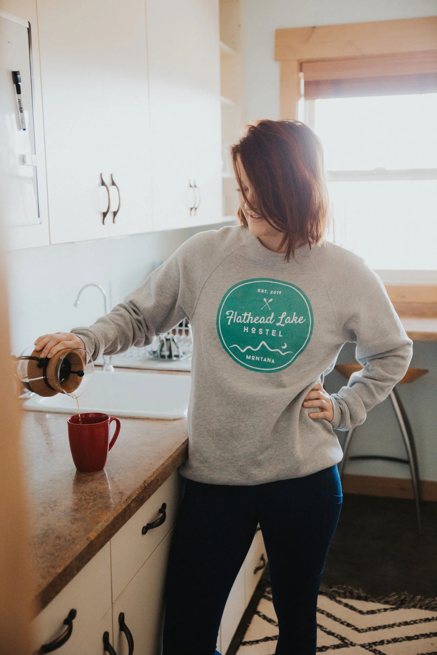 ‘FLATHEAD LAKE HOSTEL’ UNISEX SWEATSHIRT